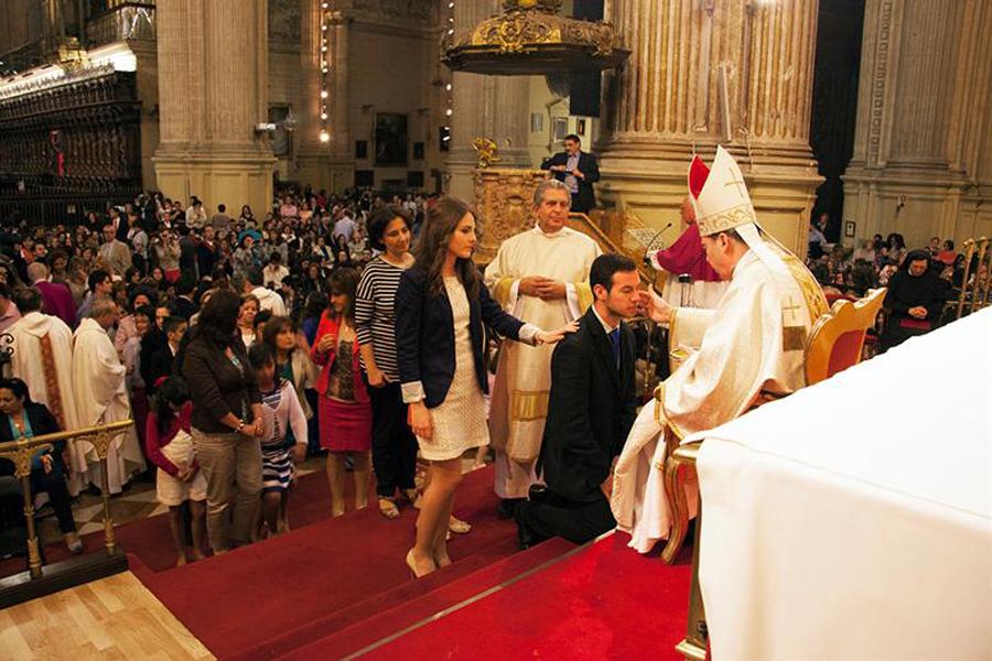 El obispo administra hoy el Sacramento de la Confirmación · Dibujos de Fano  para colorear · Diócesis de Málaga : Portal de la Iglesia Católica de Málaga