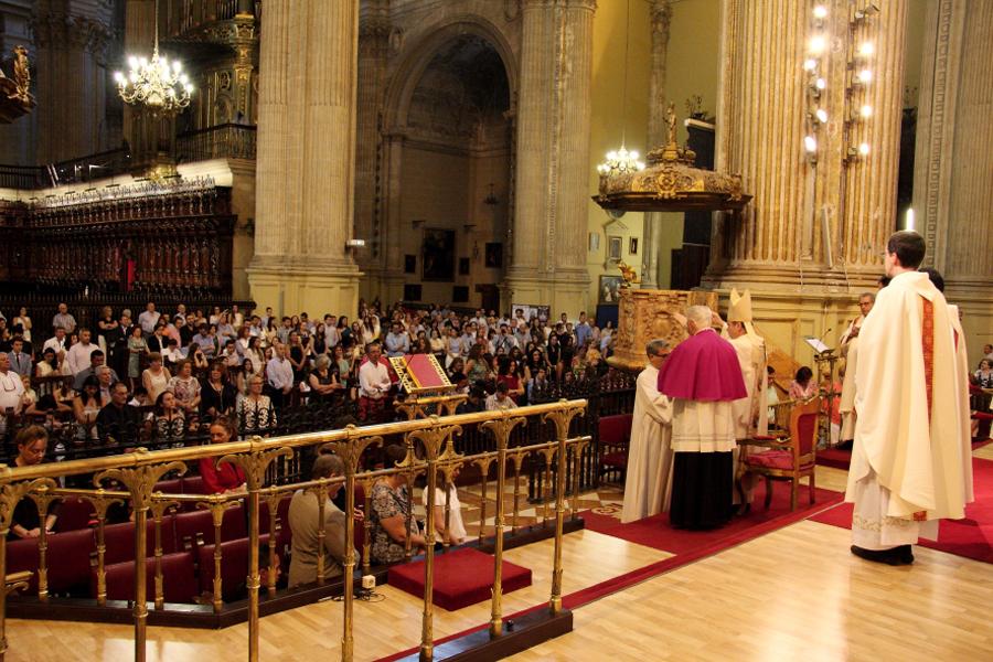 Confirmaciones en la Catedral el 12 de junio  · Autor: M. ZAMORA