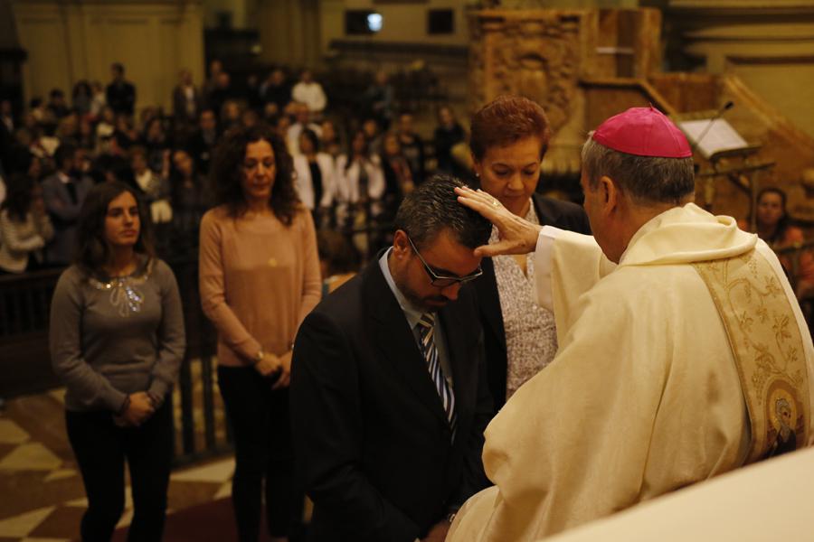 El Sr. Obispo celebra el sacramento de la confirmación en la Catedral  · Autor: S. FENOSA