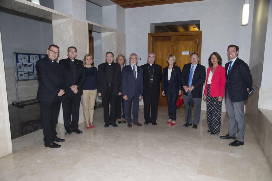 Asistentes a  la conferencia del Obispo de Málaga, Jesús Catalá, en el Instituto Internacional San Telmo 