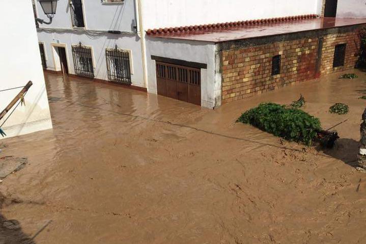 Estación de Cortes tras las inundaciones 