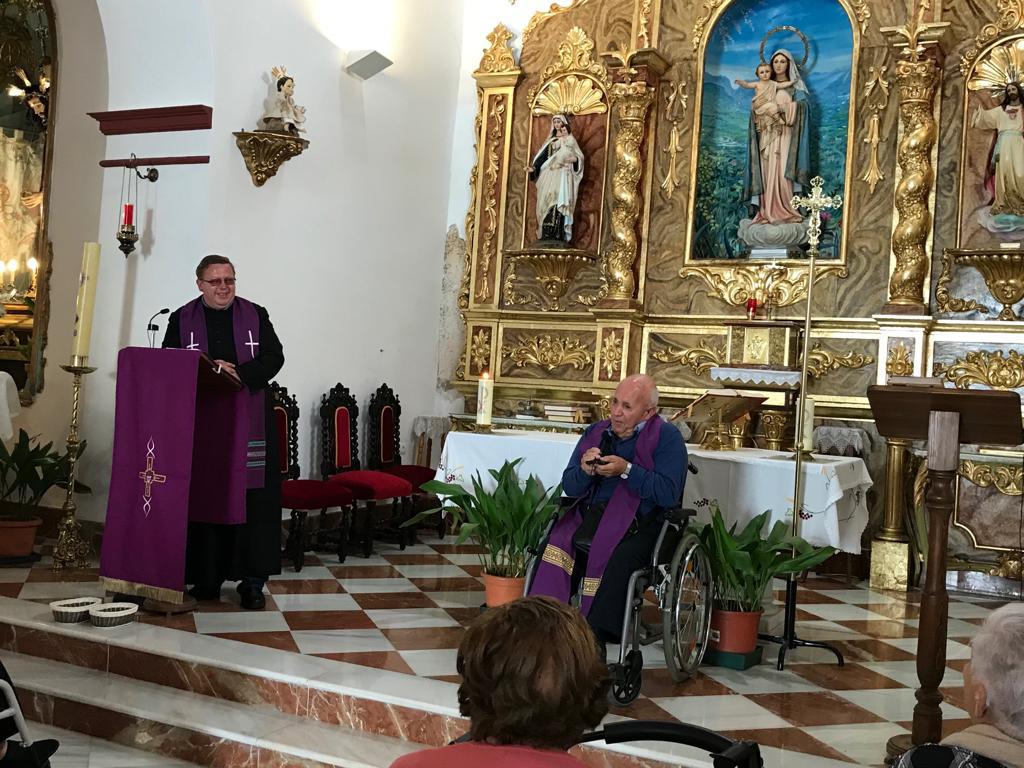El pueblo de Alcaucín rindió un cariñoso homenaje, el pasado 2 de abril, al sacerdote diocesano Manuel Bermúdez, quien fue su párroco durante más de 20 años. 