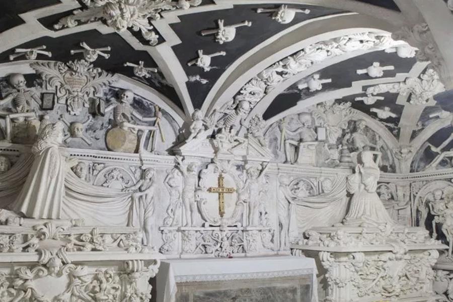Cripta del Santuario de la Victoria, panteón de los Condes de Buenavista 