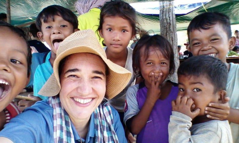 Esther Palma en una experiencia misionera en Tailandia 