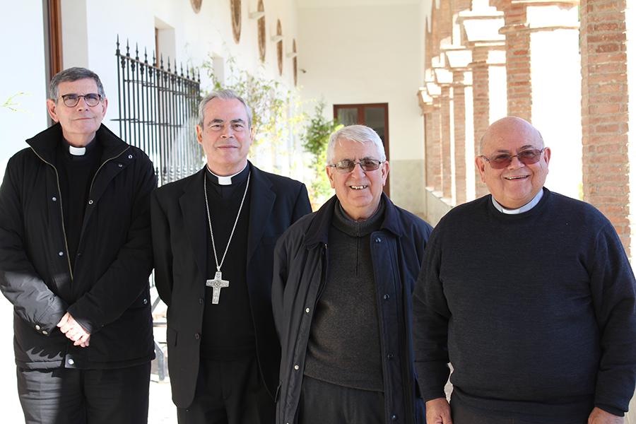 El Obispo, con los nuevos Capellanes de Su Santidad // D. GUTIERREZ 