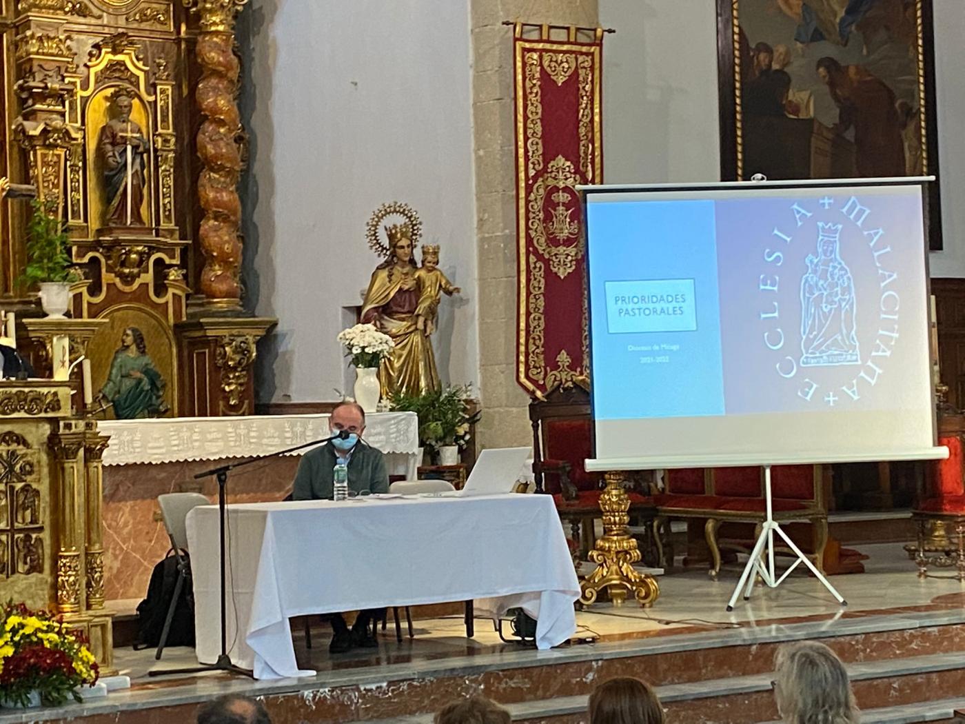 Presentación de las Prioridades Pastorales Diocesanas, por el director del CESET, Pedro Leiva, en el arciprestazgo de Alora 