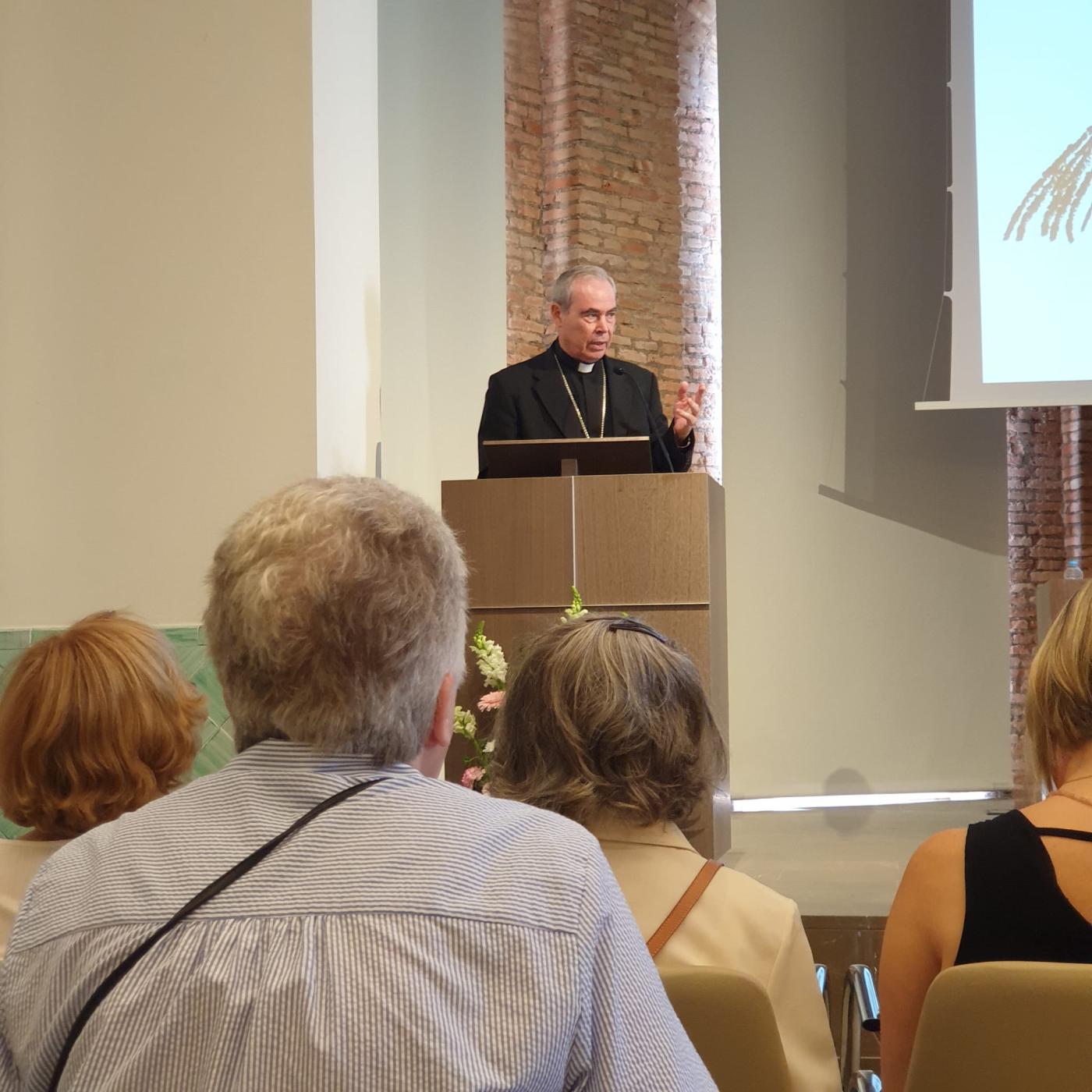 Mons. Catalá presidió la oración final y el envío en el Encuentro Final de la Fase Diocesana Sinodal celebrado en Casa Diocesana Málaga 
