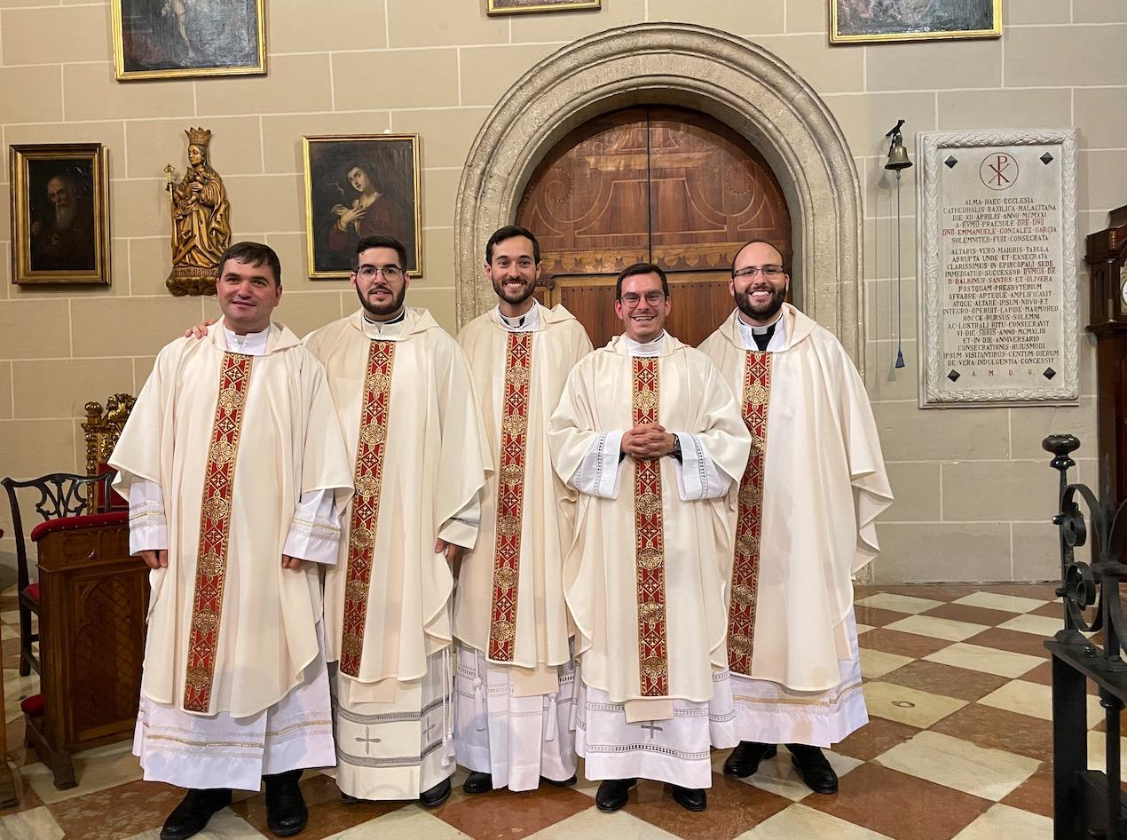 Ordenación de cinco nuevos sacerdotes // E. LLAMAS 