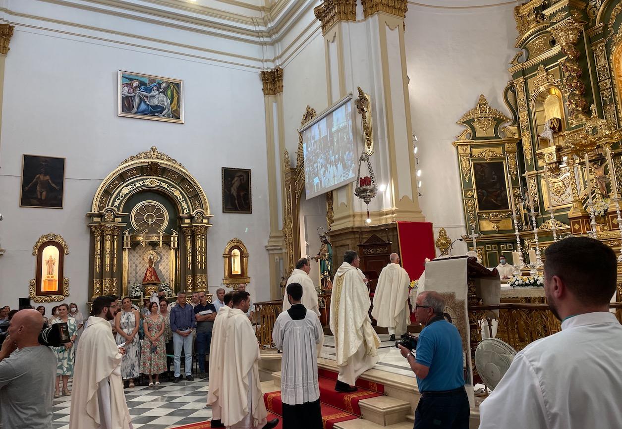 Primera Misa Solemne del neopresbítero Juan Manuel Caracuel en la parroquia de la Encarnación de Marbella // E. LLAMAS 
