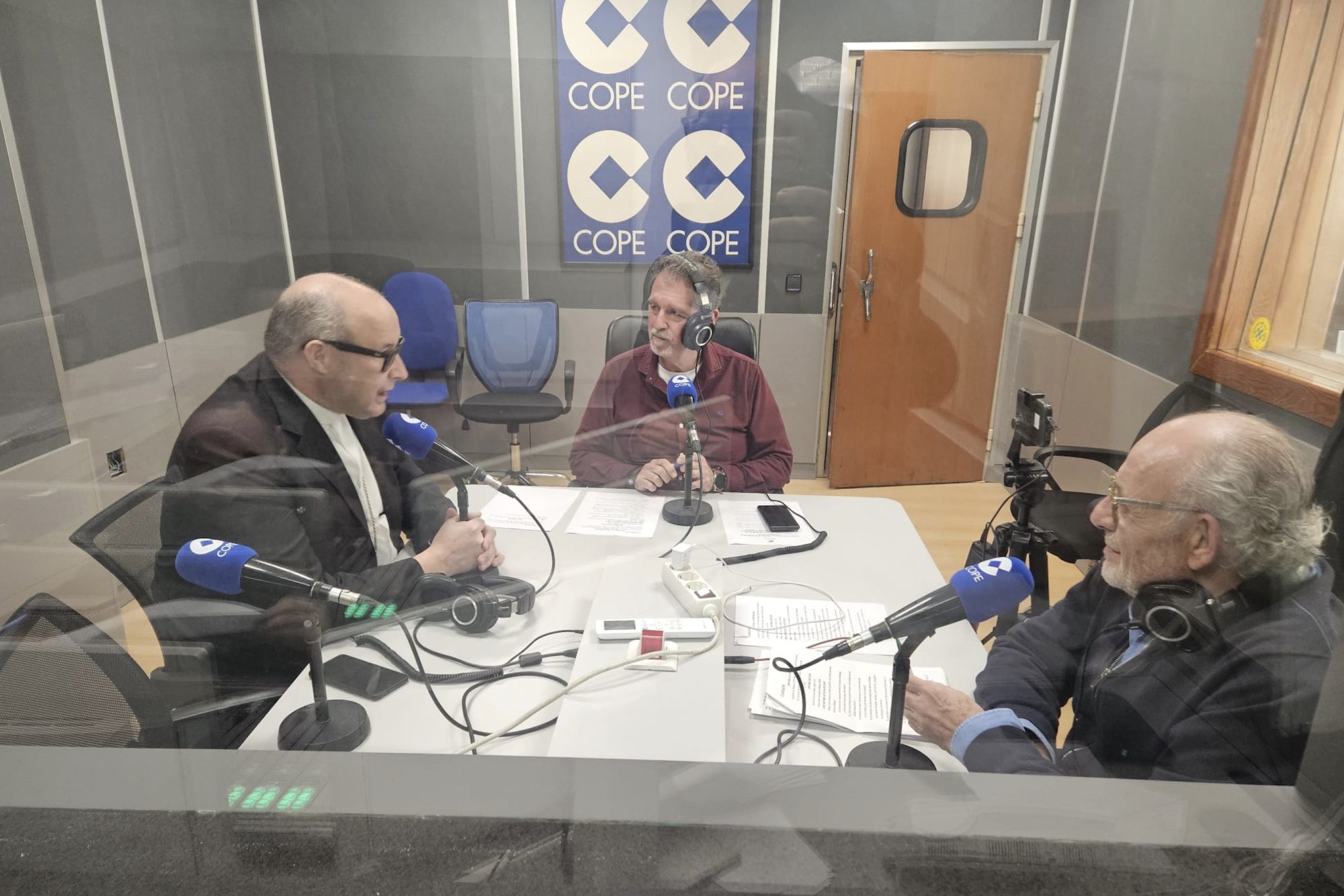 Entrevista a Mons. Satué en "Cruz Guía"