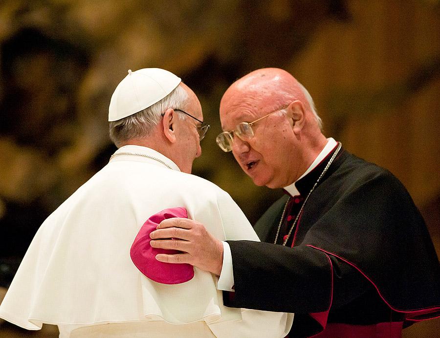 Monseñor Celli: «La Iglesia existe para comunicar»