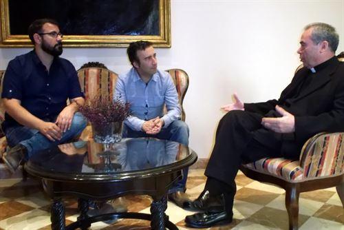 Encuentro entre el obispo de Málaga y representantes de Colegas