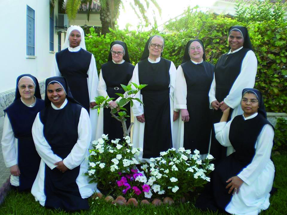 Miembros de la comunidad de cistercienses de El Atabal