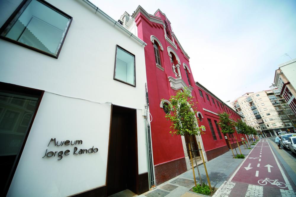 Una puerta abierta al barrio