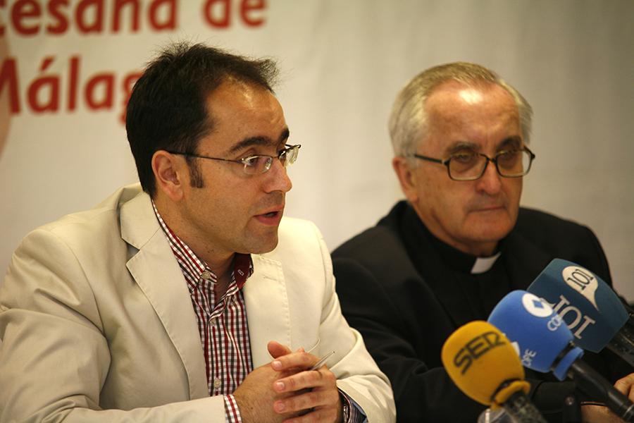 Francisco J. Sánchez junto al vicario, Gabriel Leal