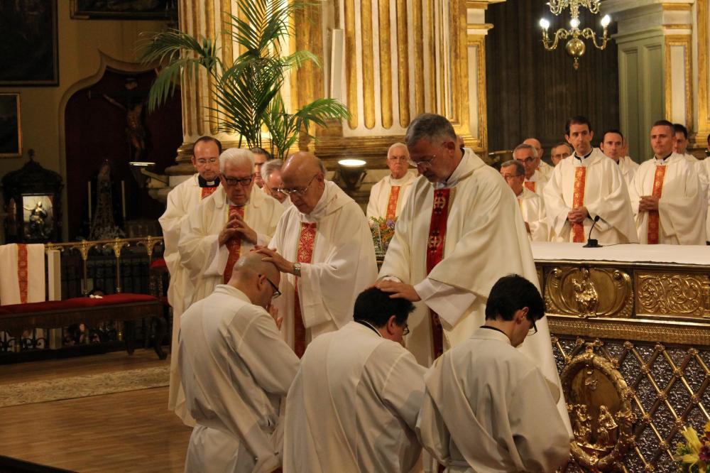 El obispo anima a los nuevos sacerdotes a ser pastores fieles