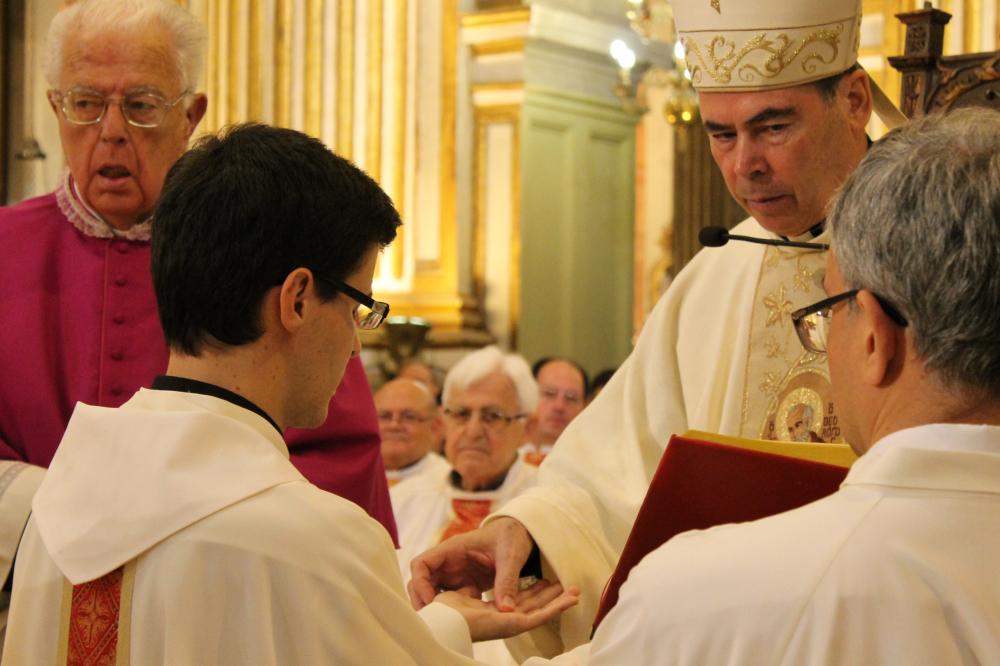 El obispo anima a los nuevos sacerdotes a ser pastores fieles