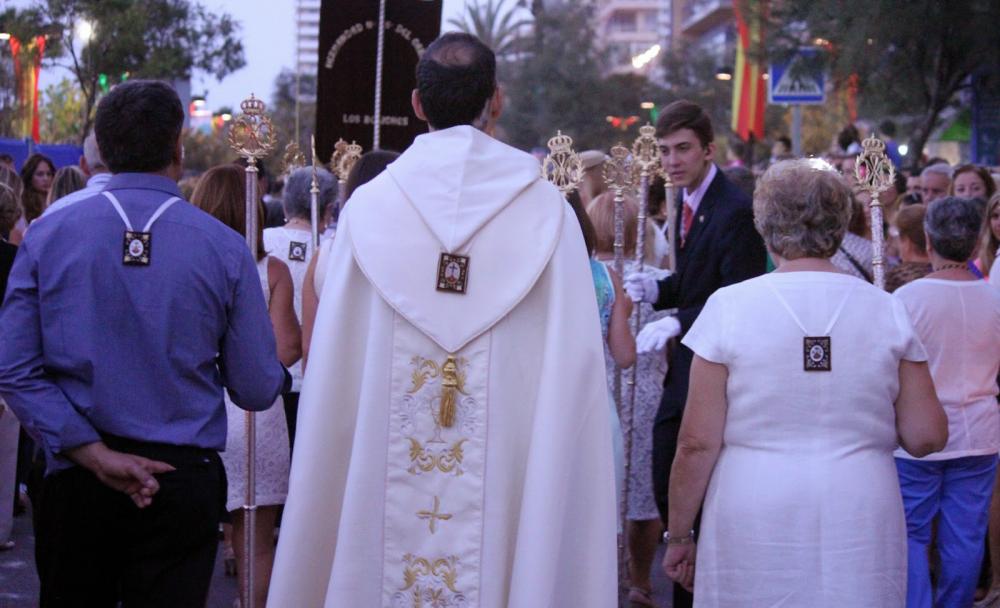 El párroco de Los Boliches se moja