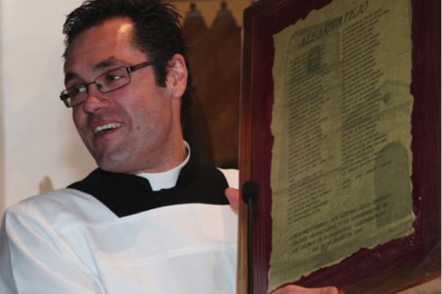 Alfarnatejo nombra Hijo Adoptivo a su párroco