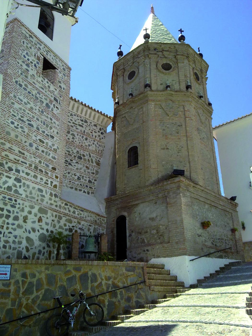 Torre gótica del templo de El Borge