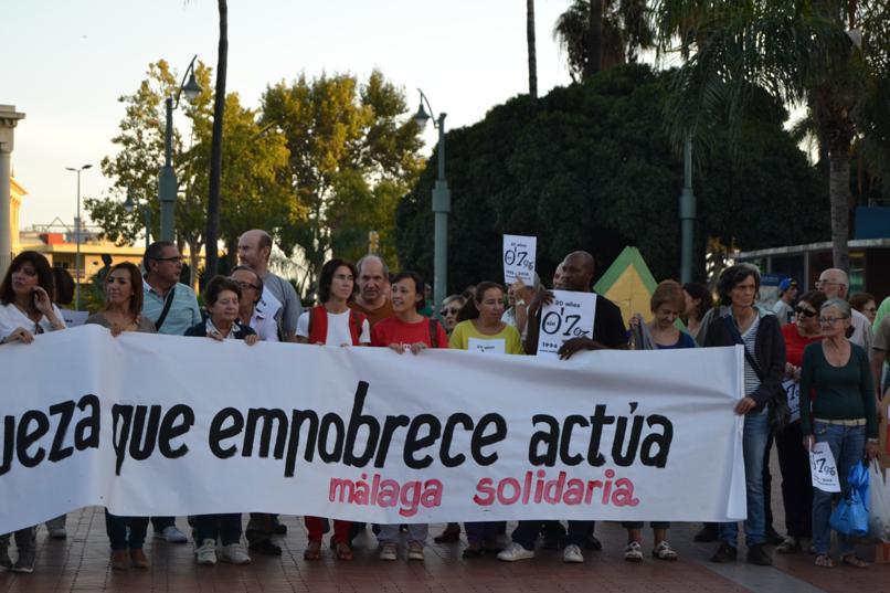 Concentración para la erradicación de la pobreza en la Plaza de la Marina
