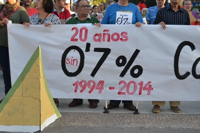 Concentración para la erradicación de la pobreza en la Plaza de la Marina