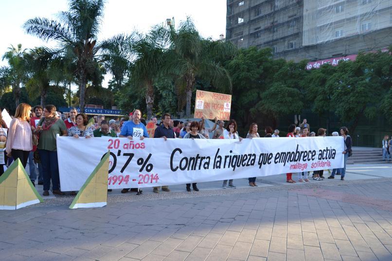 Concentración para la erradicación de la pobreza en la Plaza de la Marina