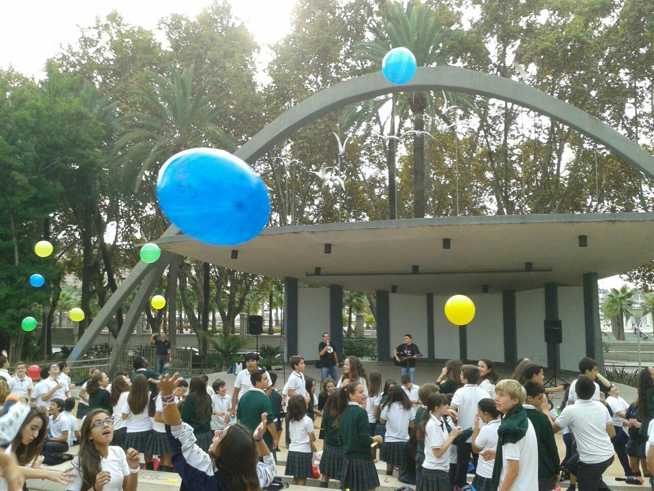 Alumnos de la Fundación Victoria toman el centro