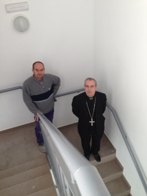 El obispo visita las obras de la Casa Nueva Merced para reinserción de exreclusos
