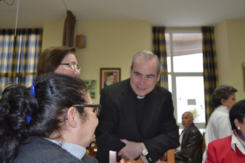 Visita del Sr. Obispo al Hogar Pozo Dulce