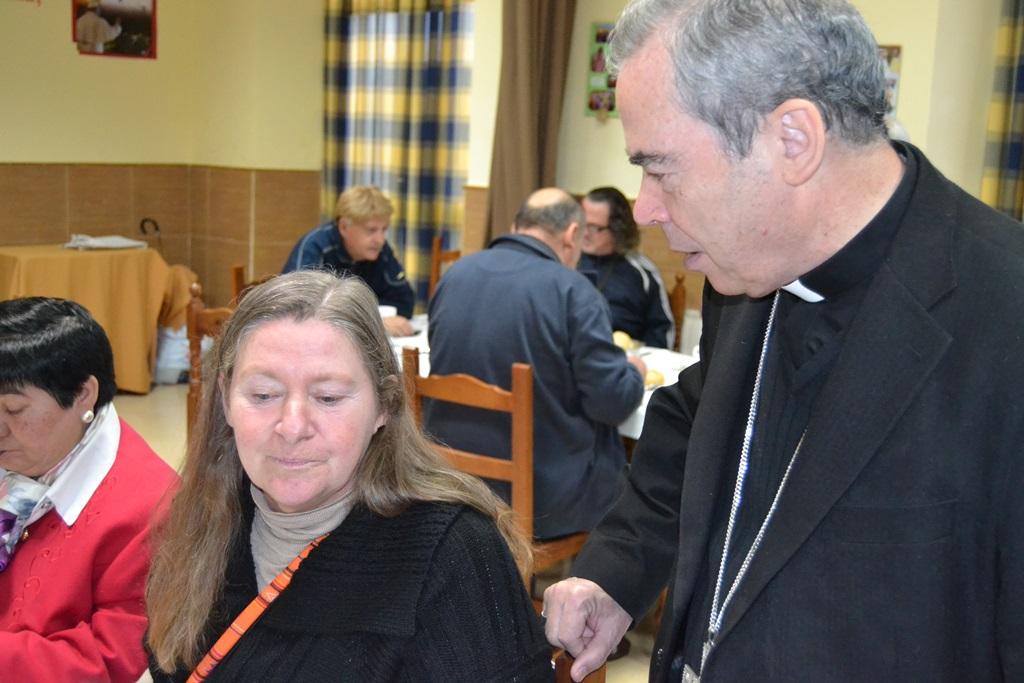 Visita del Sr. Obispo al Hogar Pozo Dulce