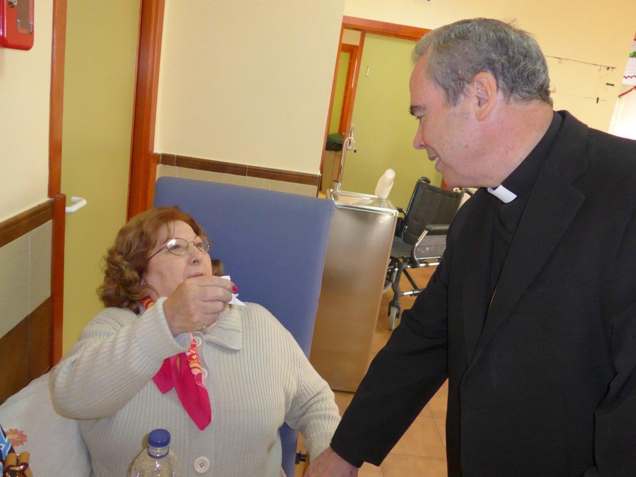 Visita del Sr. Obispo al Centro Gerontológico Buen Samaritano