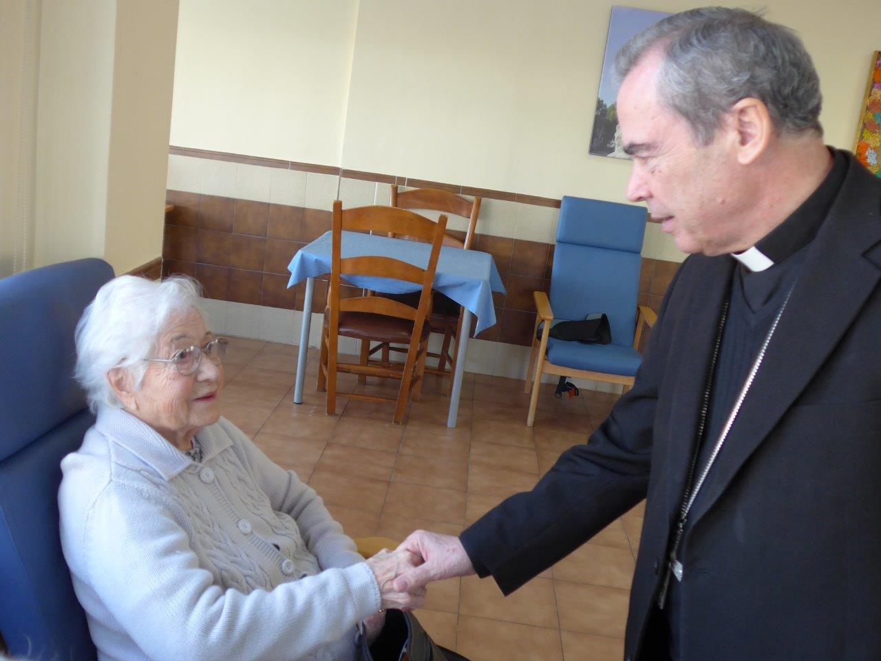 Visita del Sr. Obispo al Centro Gerontológico Buen Samaritano