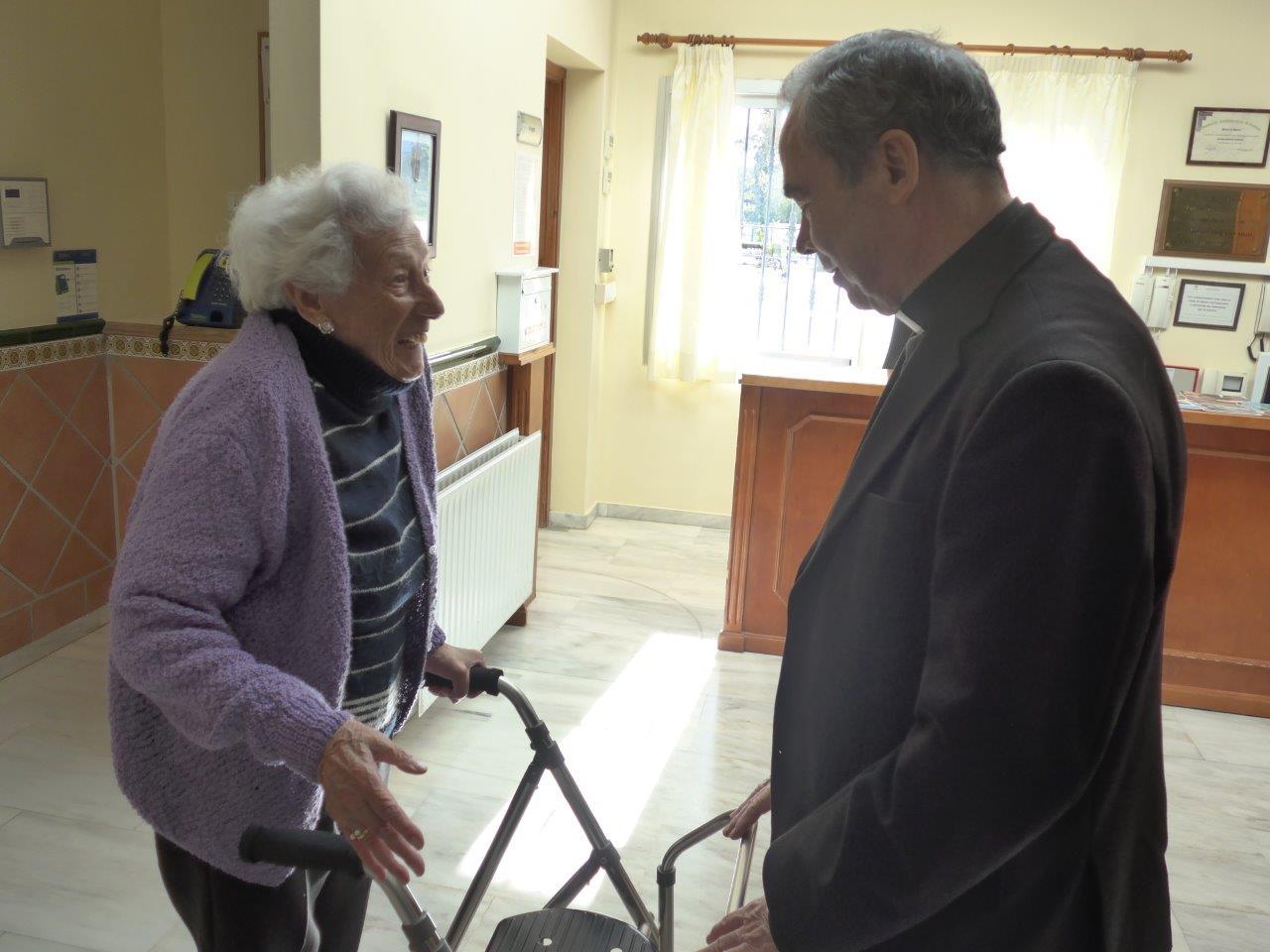 Visita del Sr. Obispo al Centro Gerontológico Buen Samaritano