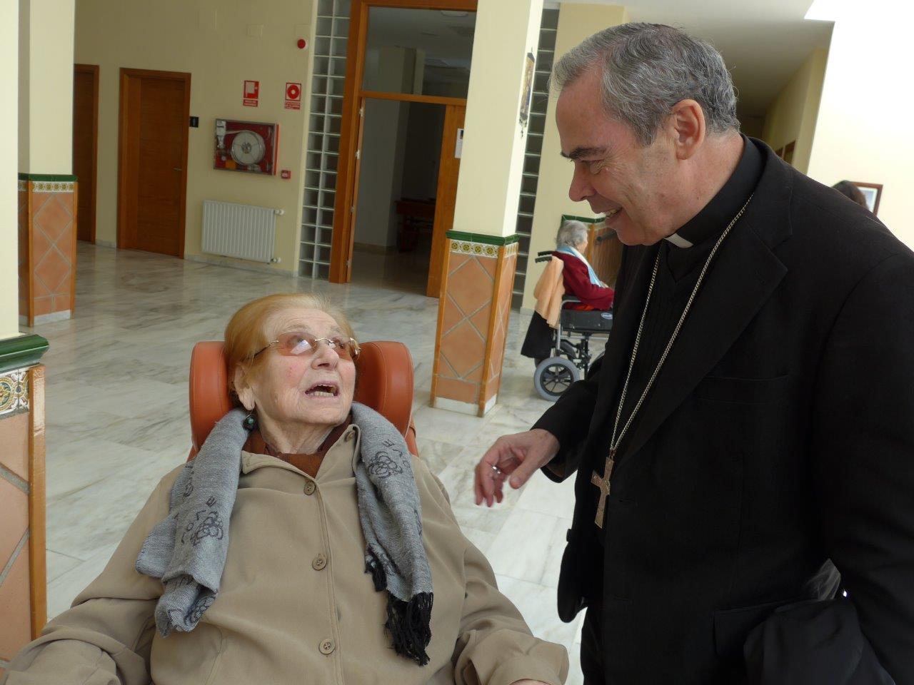 Visita del Sr. Obispo al Centro Gerontológico Buen Samaritano