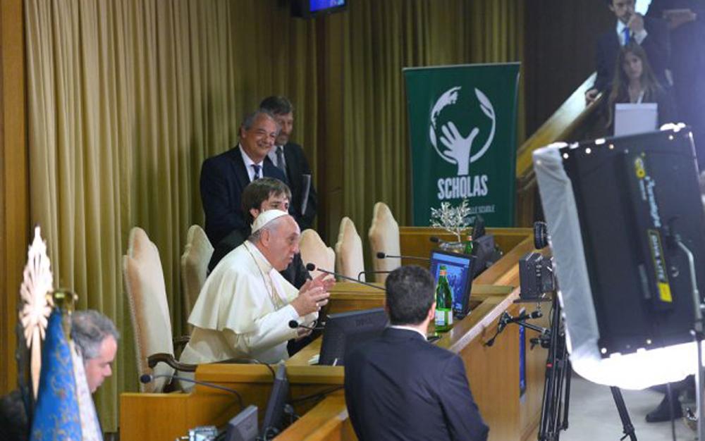 Presentación del proyecto Schollas Ocurrentes por parte del papa Francisco