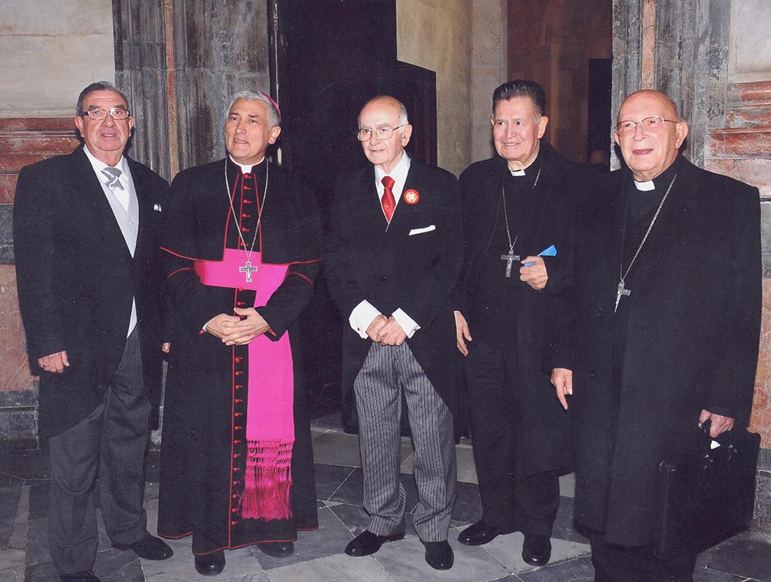 Última visita de D. Antonio a Cádiz por la imposición de la medalla de la Orden Pontificia de Caballero de Gregorio Magno a Manuel Cerezo, (foto enviada por M. Cerezo)
