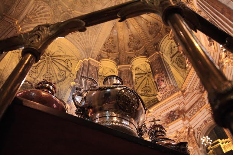 «Os invito a uniros a vuestros sacerdotes y obispo en este día»