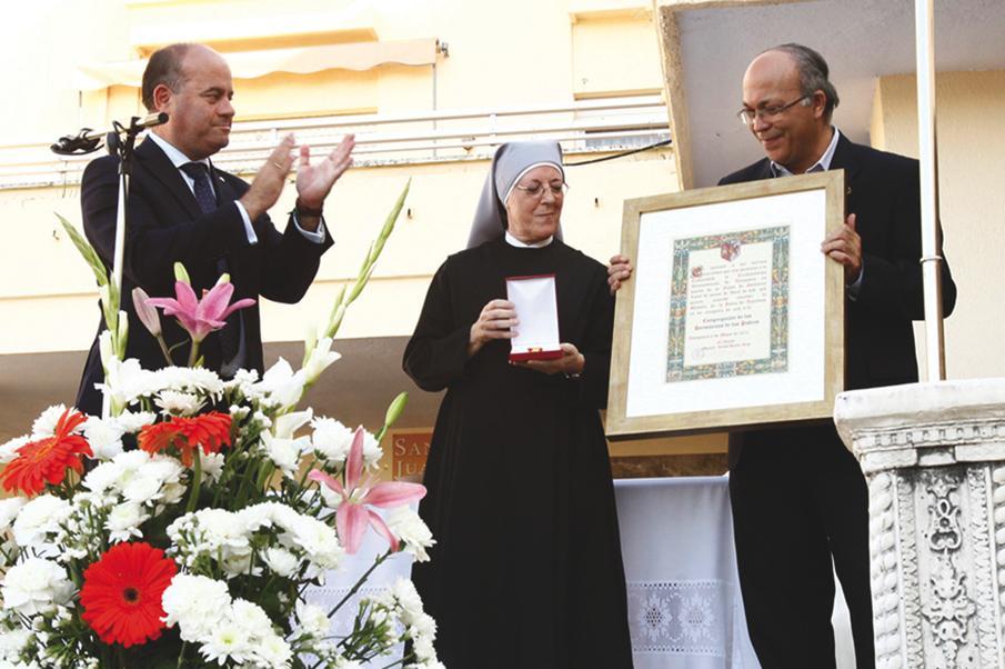 Entrega del reconocimiento del Ayuntamiento de Antequera a las Hermanitas de los Pobres