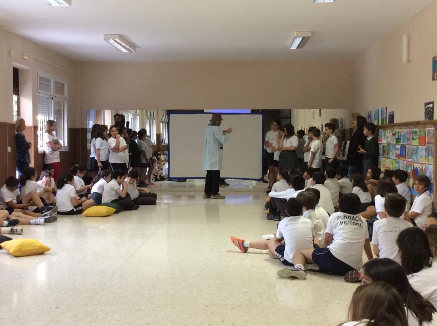 Visita de Jorge Rando al colegio Cardenal Herrera Oria