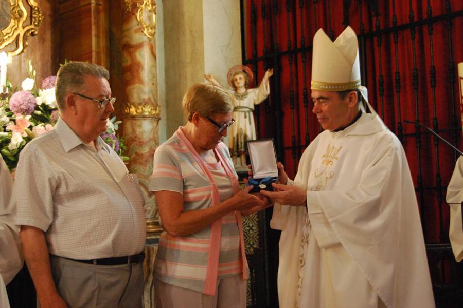 Loli Fernández recibe la Medalla Pro Ecclessia Malacitana