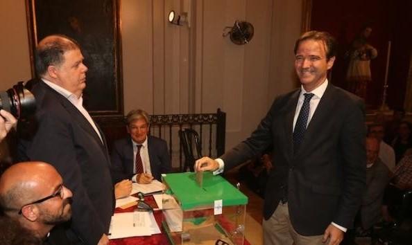 Atencia deposita su voto