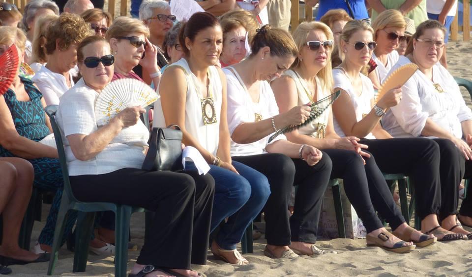 Rosario de la Aurora y misa celebrada en la playa el pasado 5 de julio