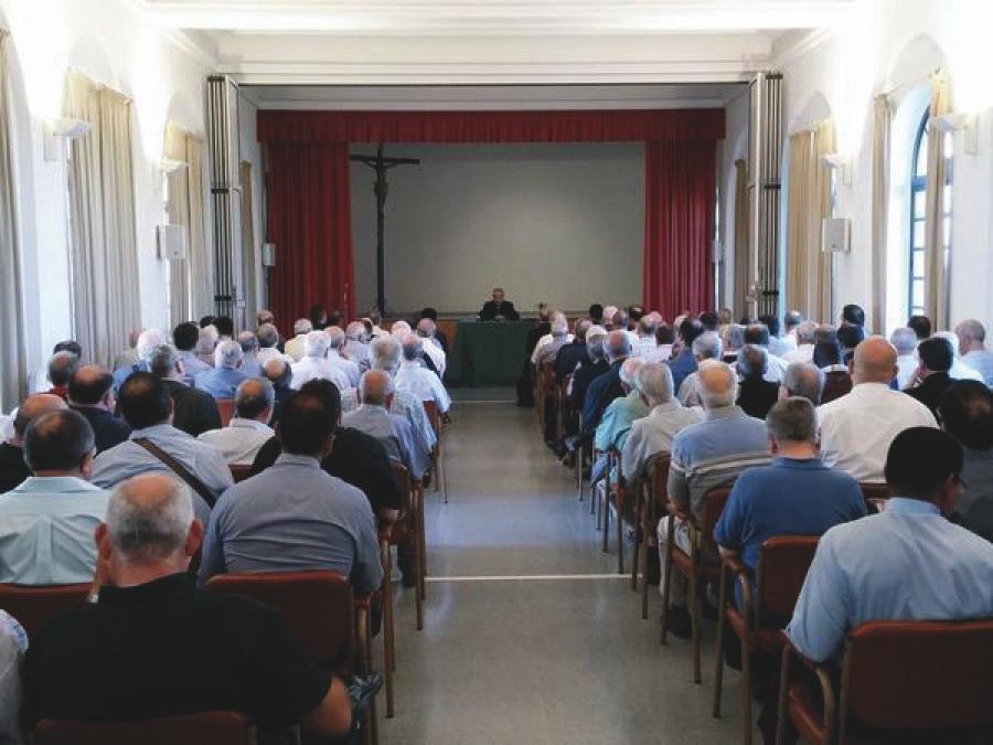 Mons. Catalá durante la presentación de las Prioridades Pastorales al clero