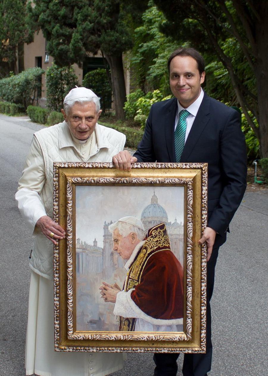 El pintor malagueño Raúl Berzosa visita a Benedicto XVI