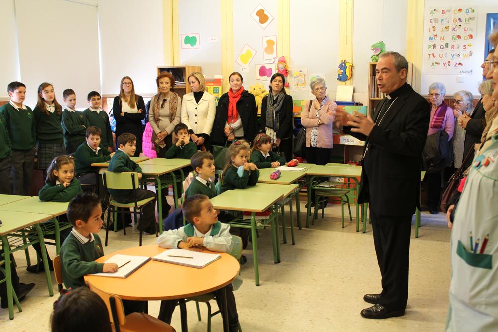 Visita de Mons. Jesús Catalá al C.R.A. Guadalmedina