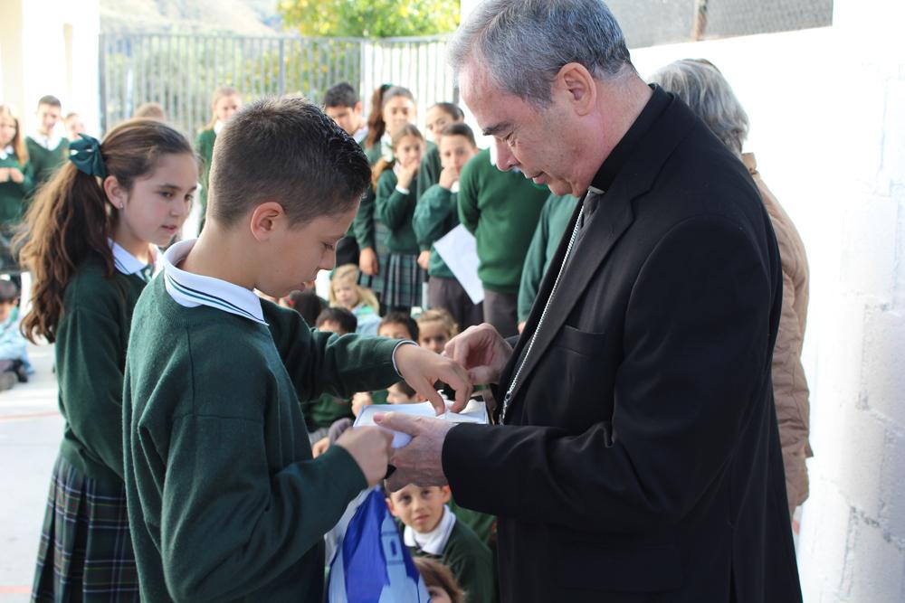 Visita de Mons. Jesús Catalá al C.R.A. Guadalmedina