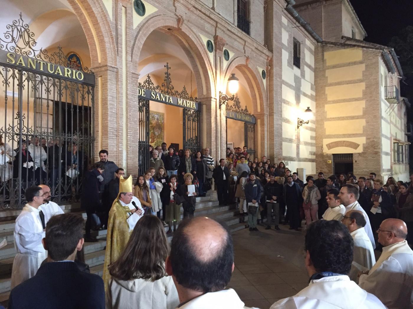 La celebración comenzó en la explanada del Santuario. FOTO: M. ARIAS