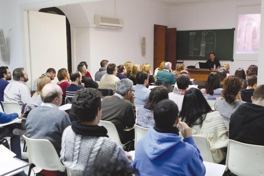 Más de 2.100 malagueños, en las aulas de Teología
