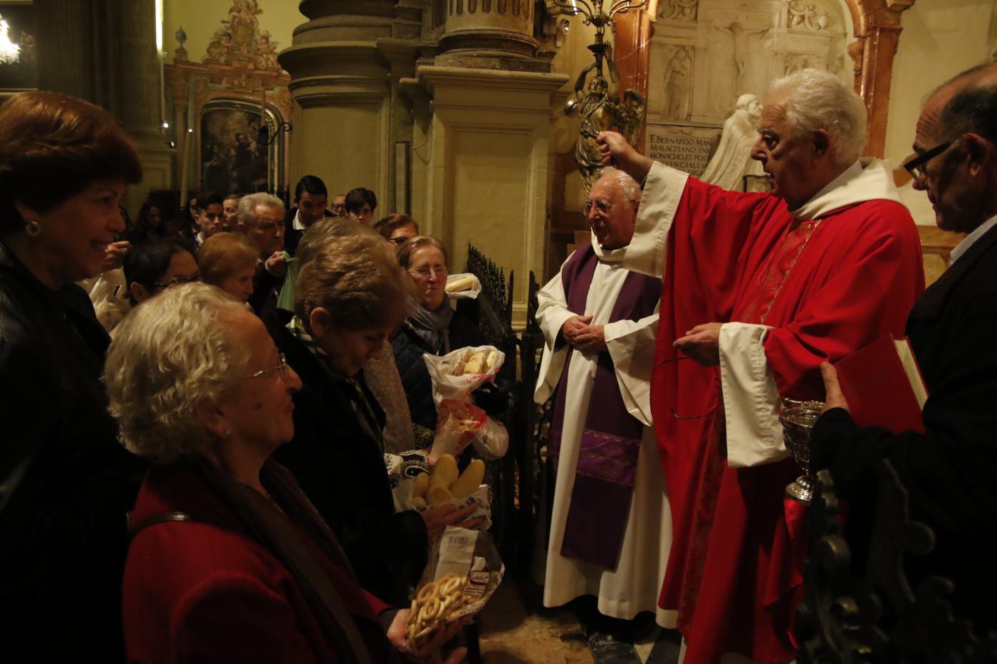 Bendición de los panes de san Blas en la Catedral